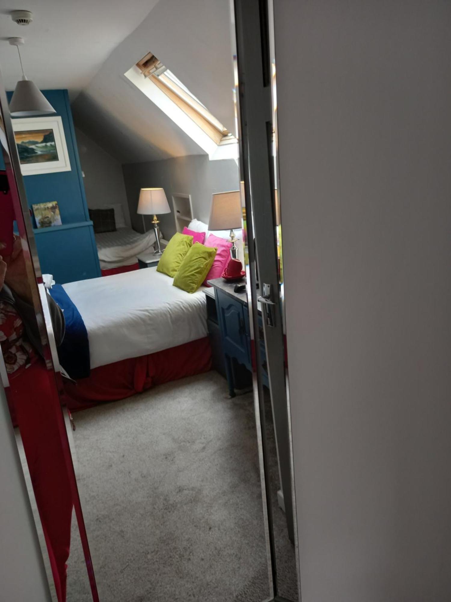 Baywatch Inn Дингл Экстерьер фото