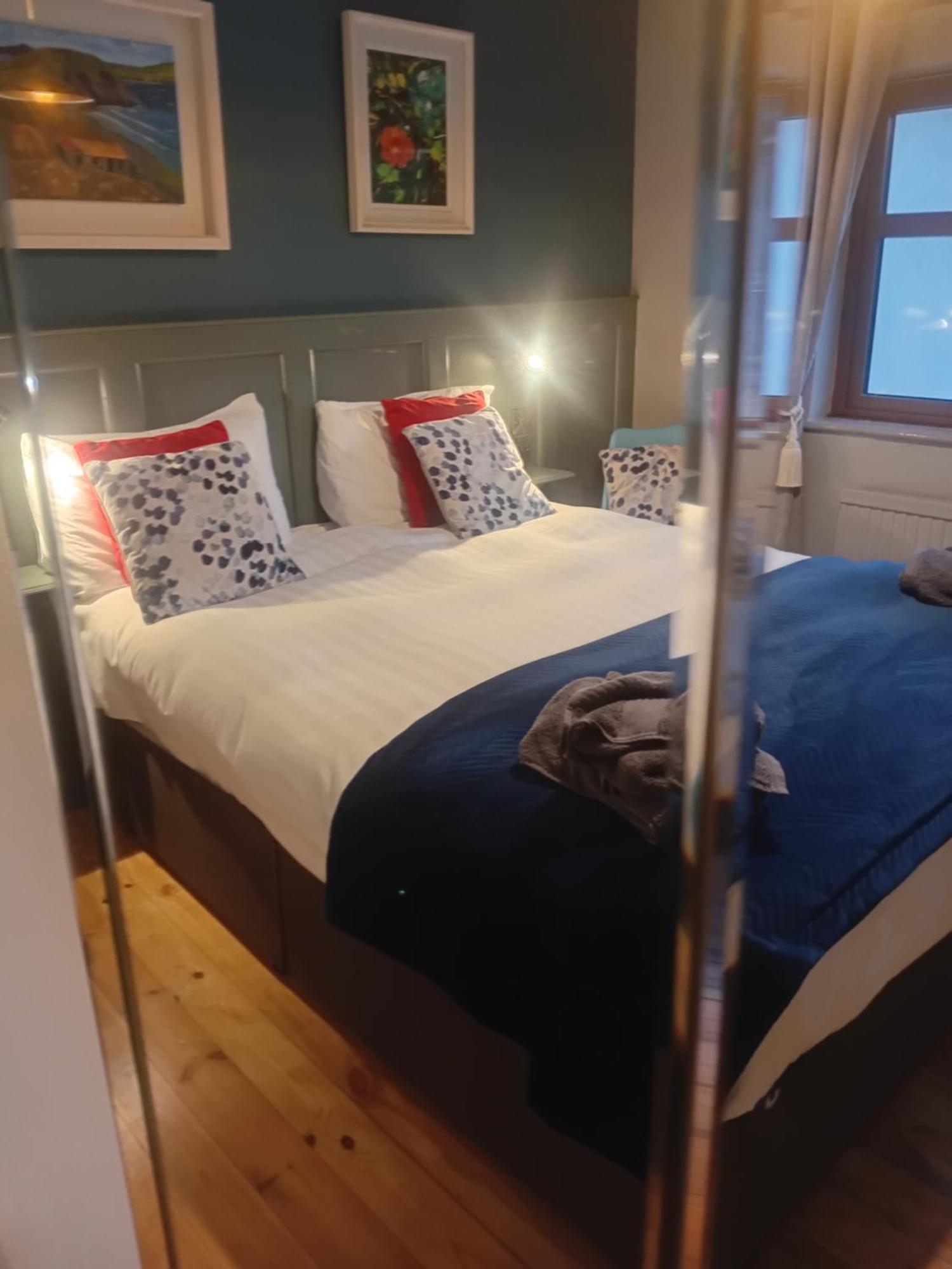 Baywatch Inn Дингл Экстерьер фото